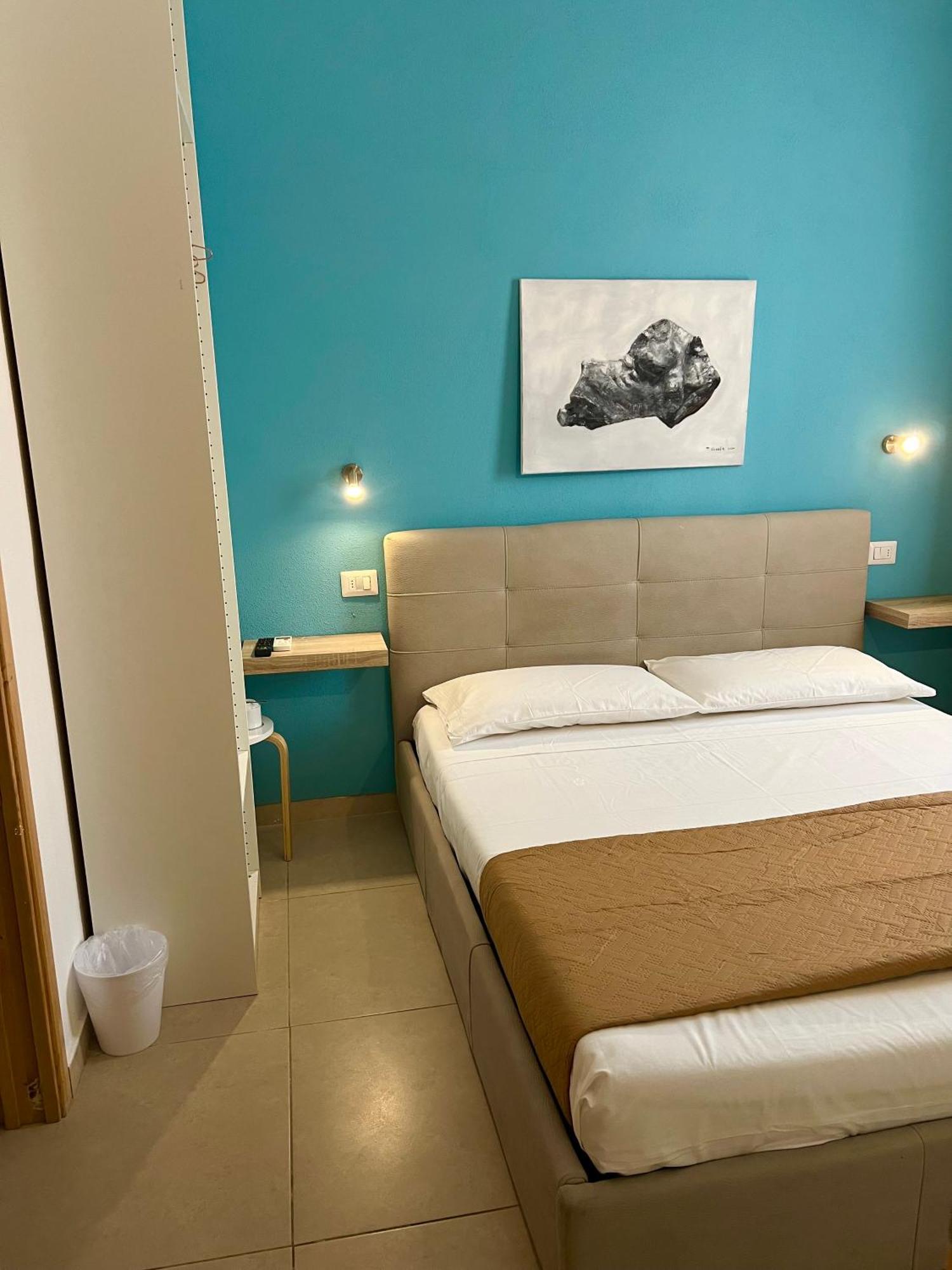 Les Chambres De Francoise Guest House أولبيا المظهر الخارجي الصورة
