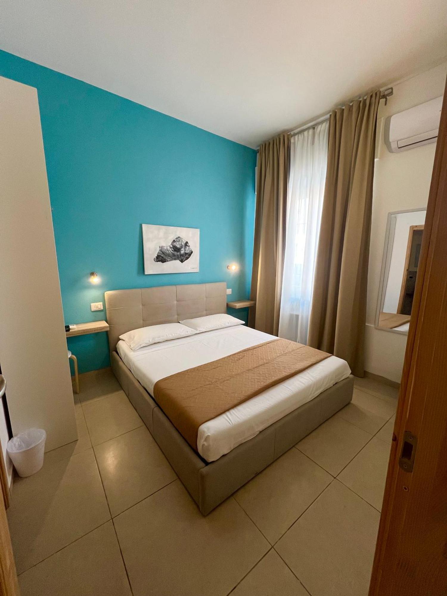 Les Chambres De Francoise Guest House أولبيا المظهر الخارجي الصورة