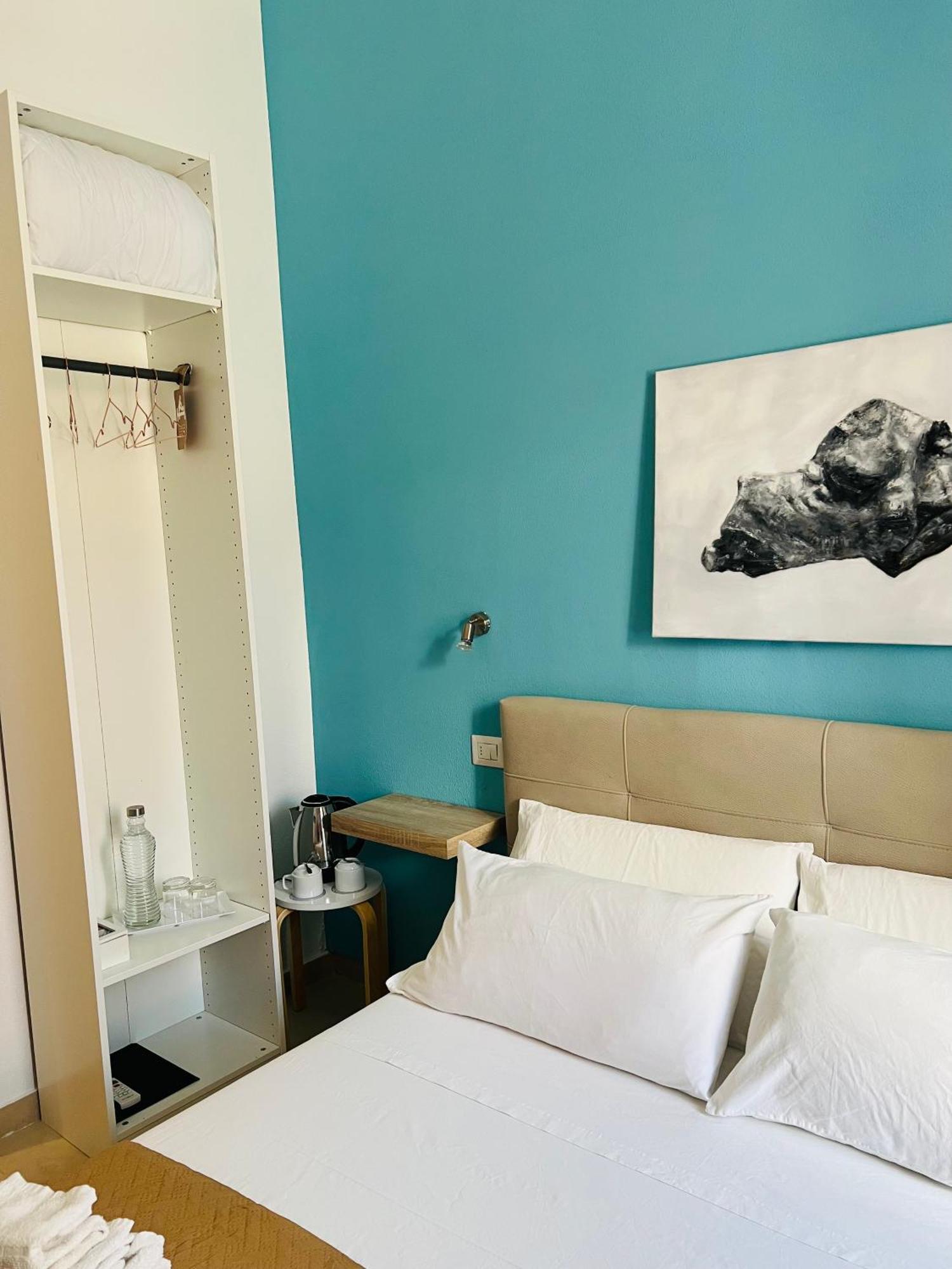 Les Chambres De Francoise Guest House أولبيا المظهر الخارجي الصورة