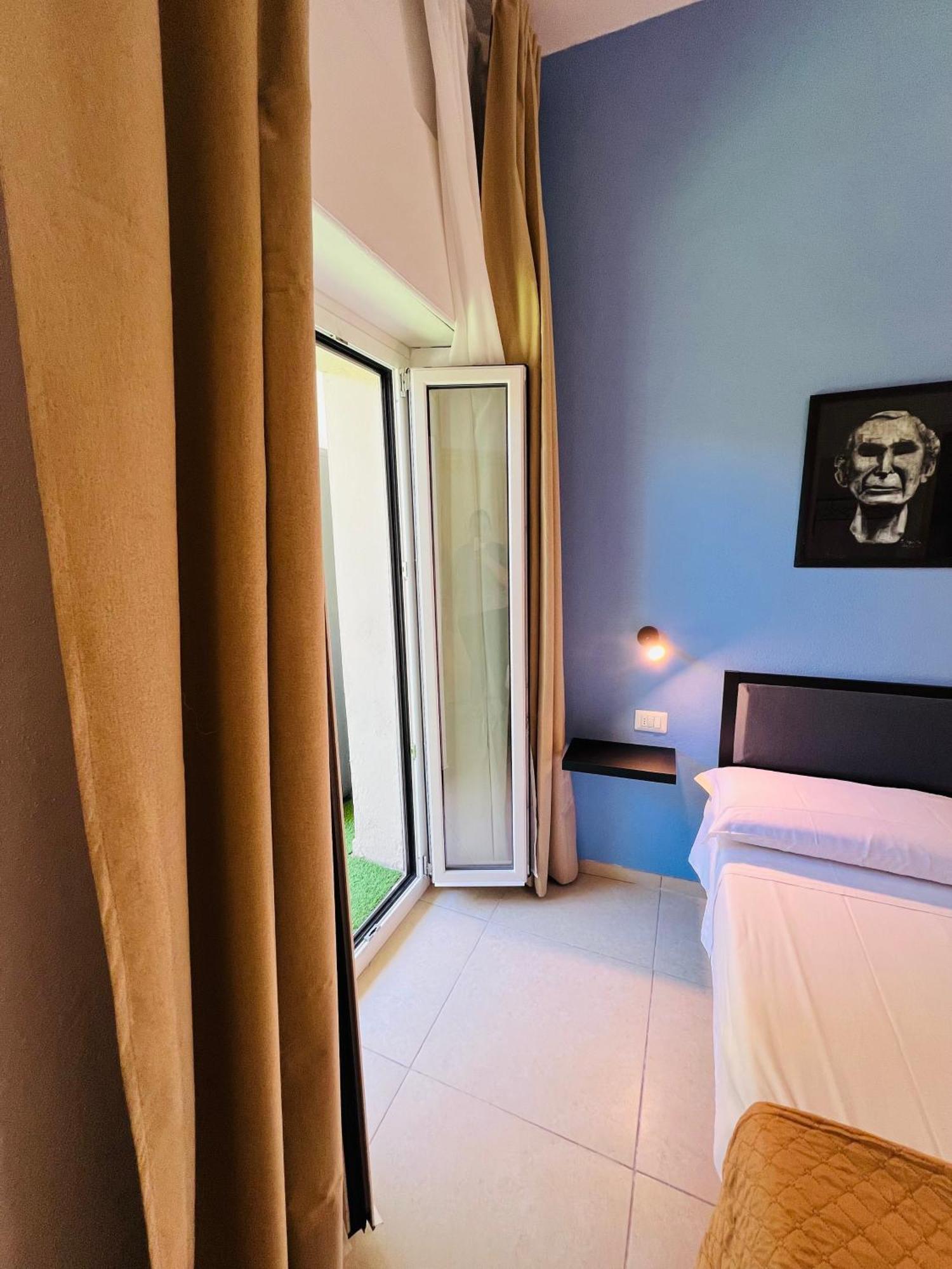 Les Chambres De Francoise Guest House أولبيا المظهر الخارجي الصورة