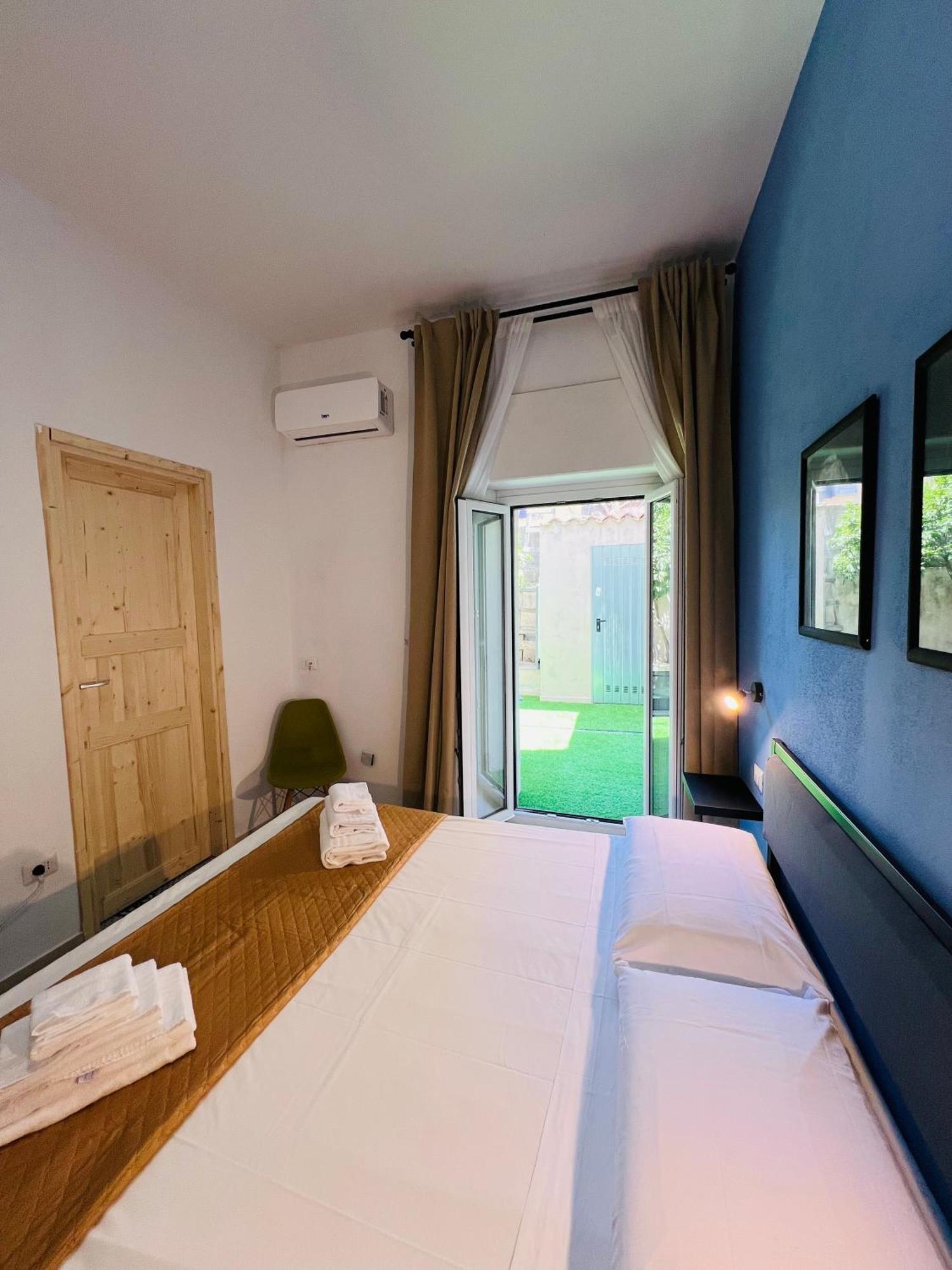 Les Chambres De Francoise Guest House أولبيا المظهر الخارجي الصورة
