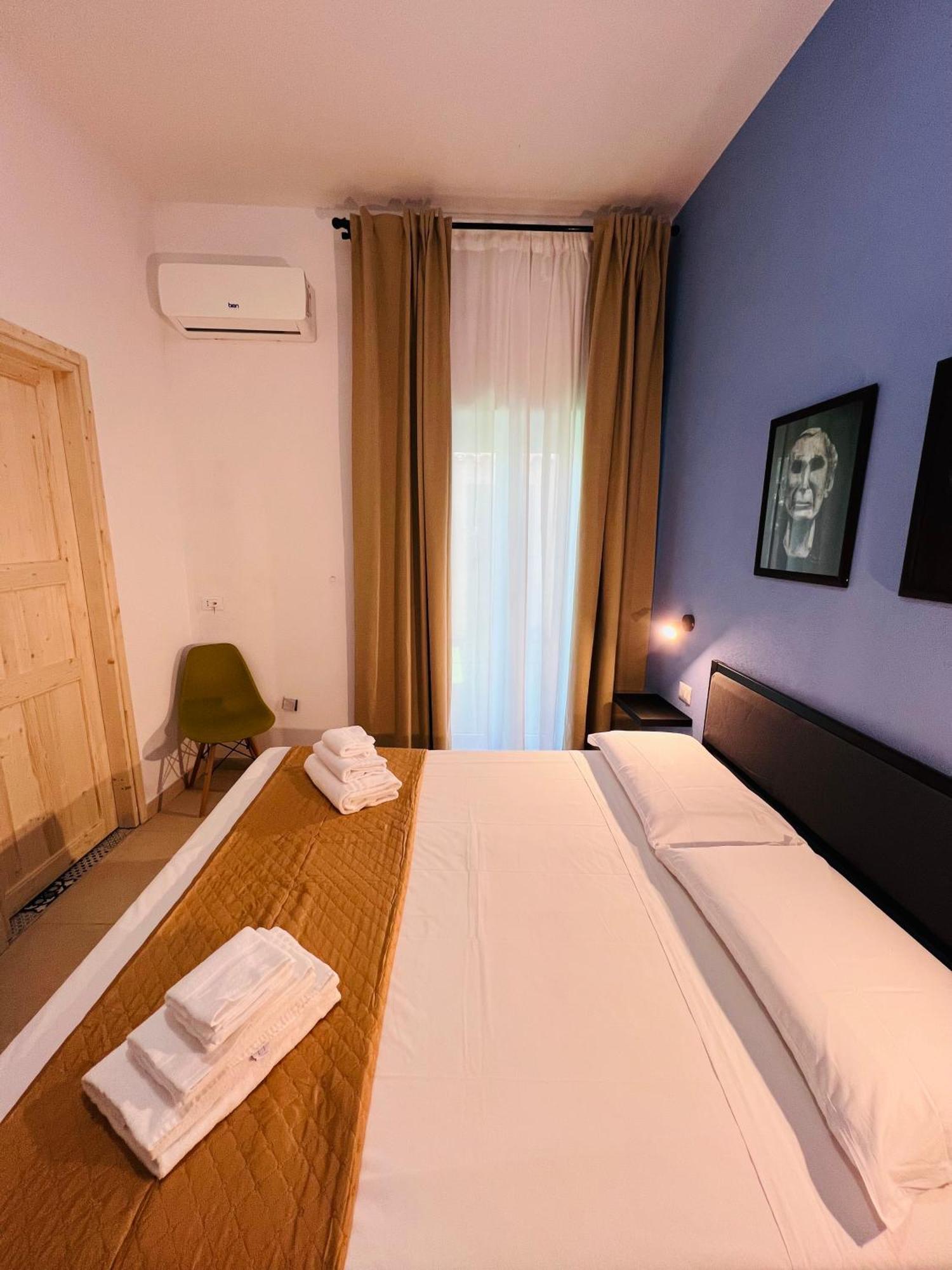 Les Chambres De Francoise Guest House أولبيا المظهر الخارجي الصورة