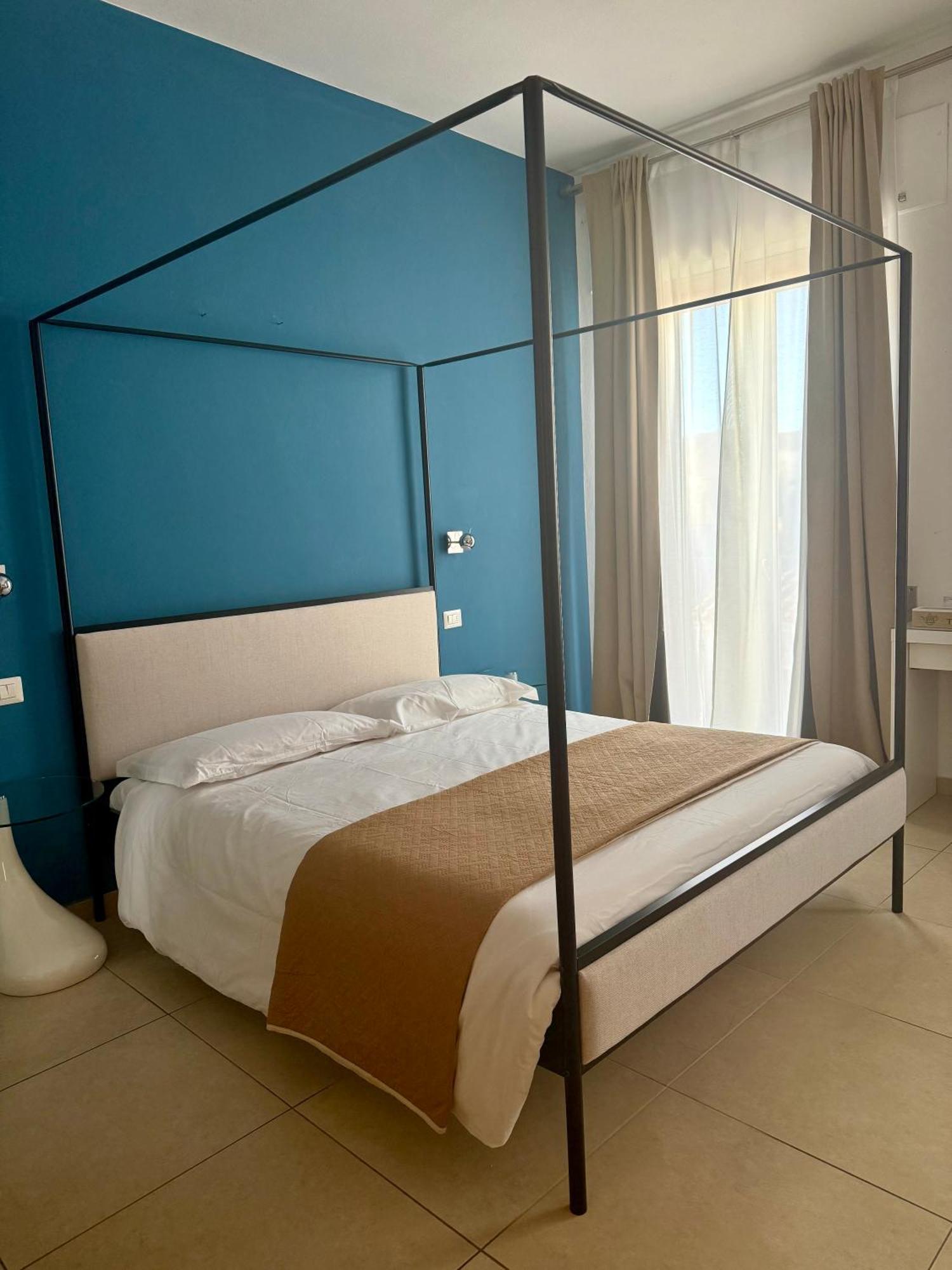 Les Chambres De Francoise Guest House أولبيا المظهر الخارجي الصورة