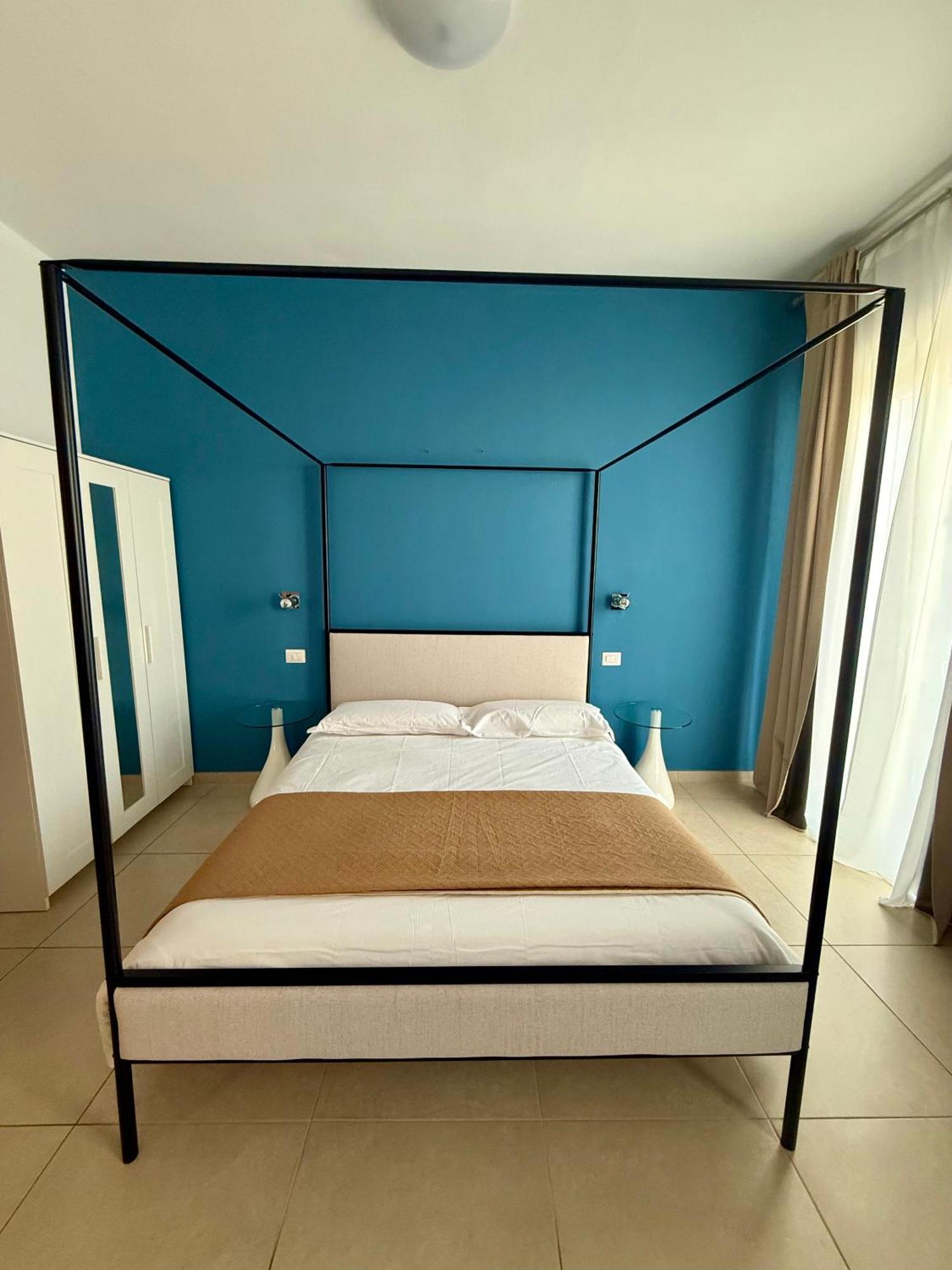 Les Chambres De Francoise Guest House أولبيا المظهر الخارجي الصورة