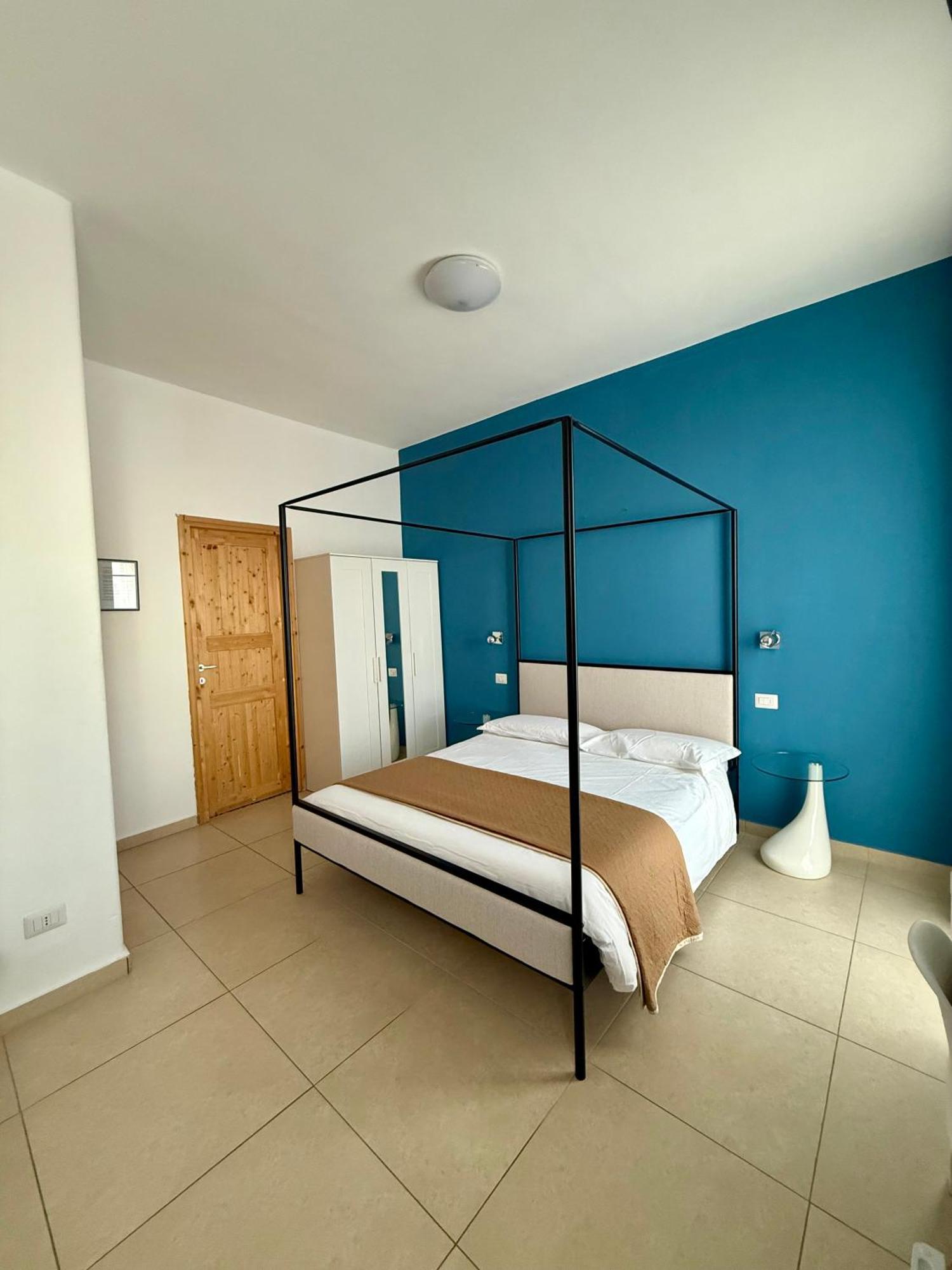 Les Chambres De Francoise Guest House أولبيا المظهر الخارجي الصورة